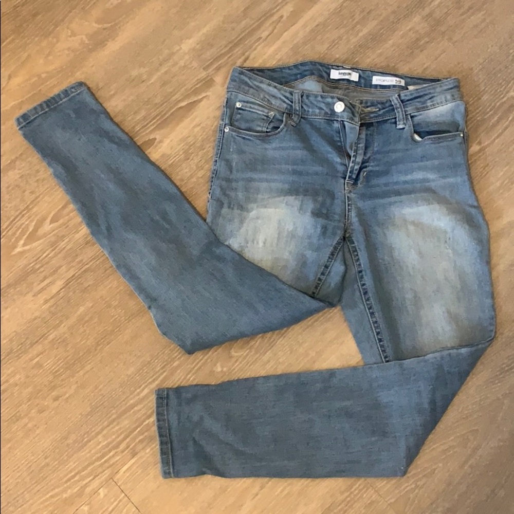 Light wash skinny jean